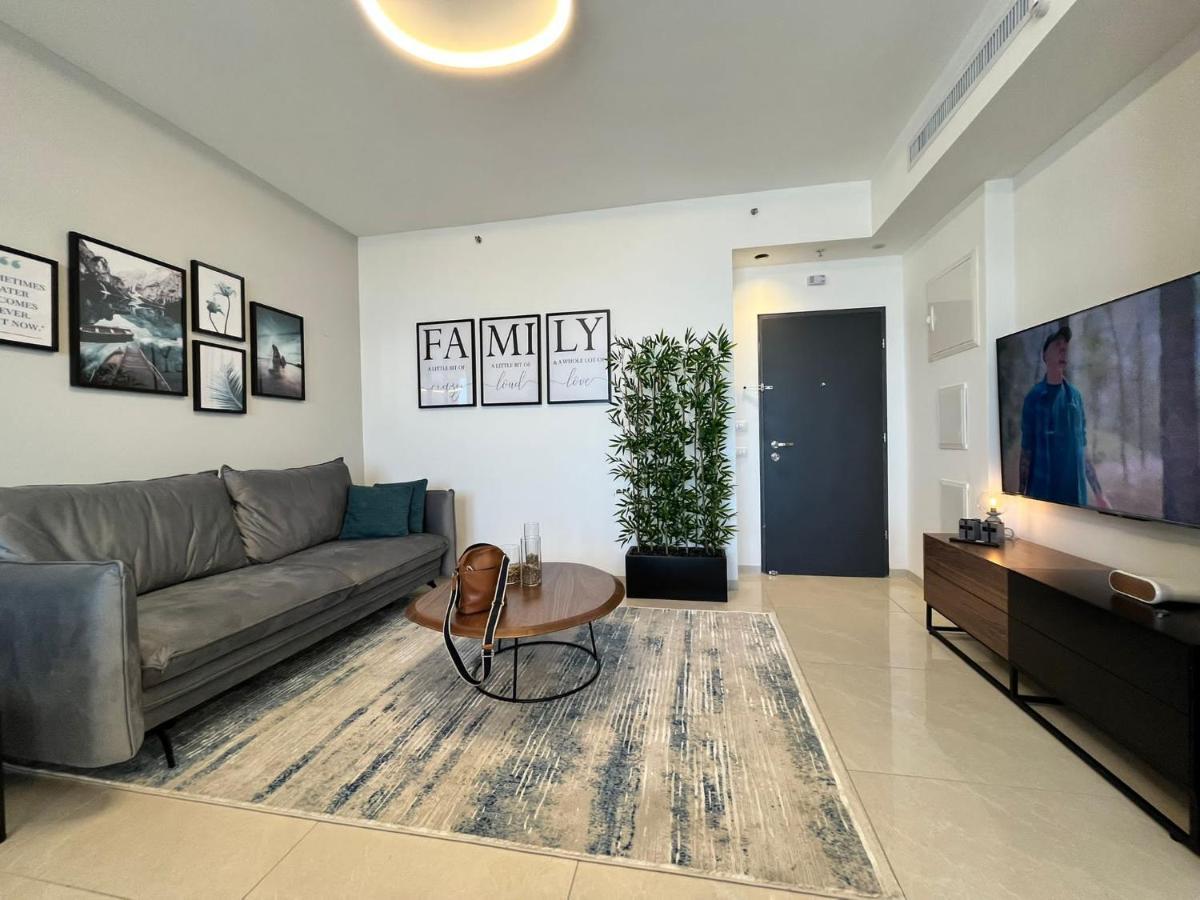 New Luxuries 3 Bedroom Apartment In J Tower Yerusalem Bagian luar foto