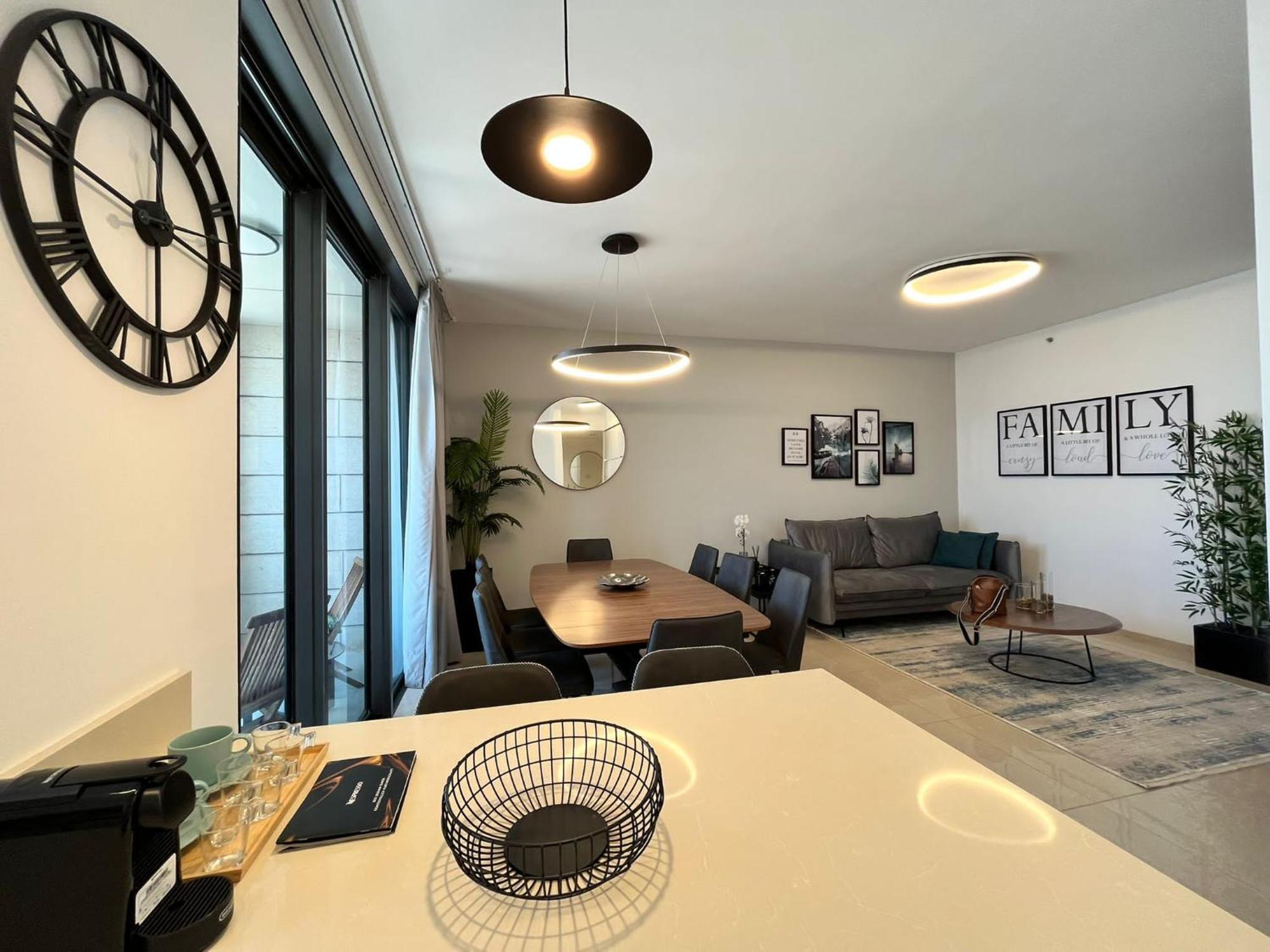 New Luxuries 3 Bedroom Apartment In J Tower Yerusalem Bagian luar foto